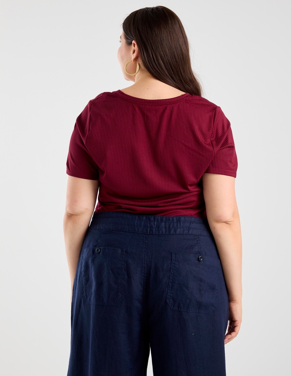 Playera manga corta Lieb Plus cuello V para mujer
