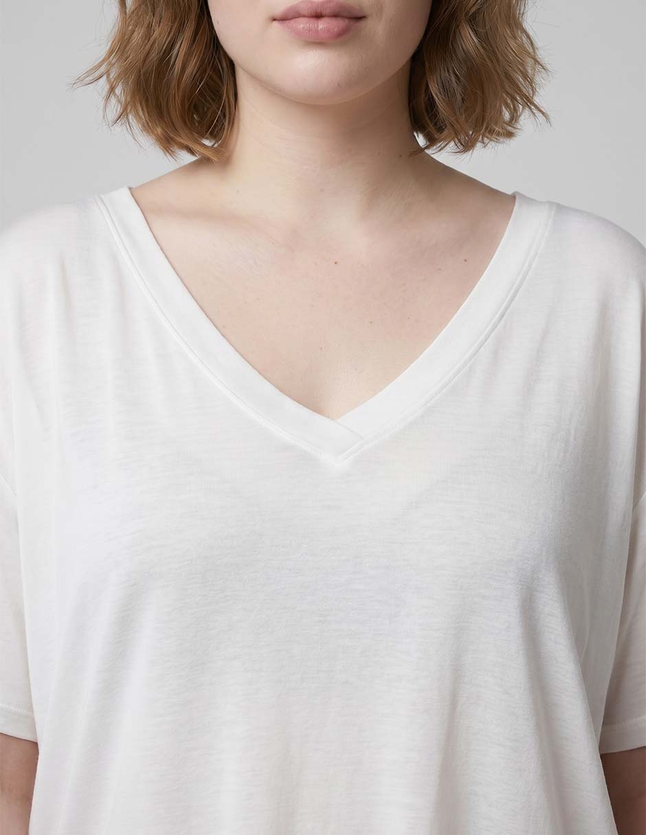 Playera manga corta Lieb Plus cuello V para mujer