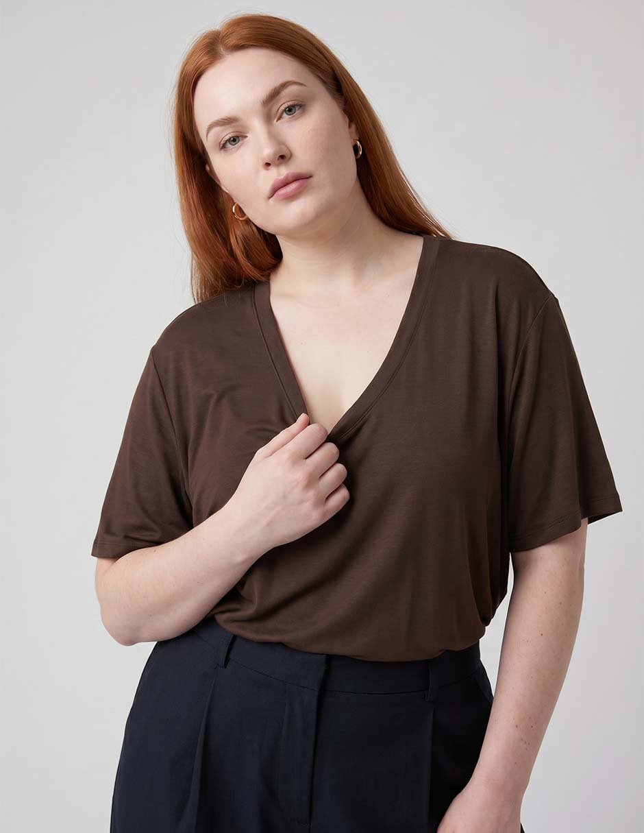 Playera manga corta cuello V para mujer 3